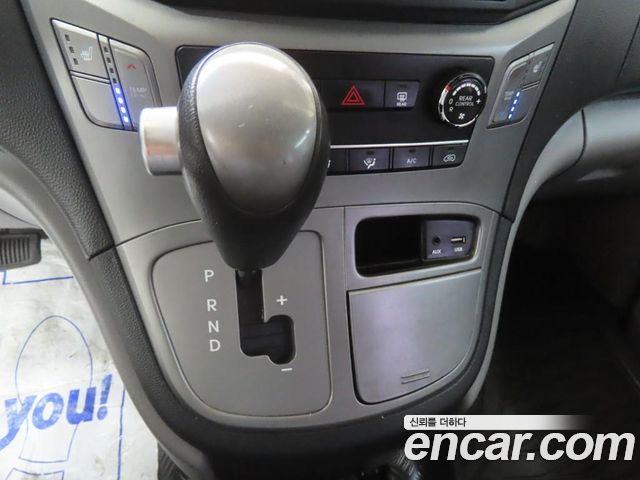 Hyundai Starex 2017 — photo 11