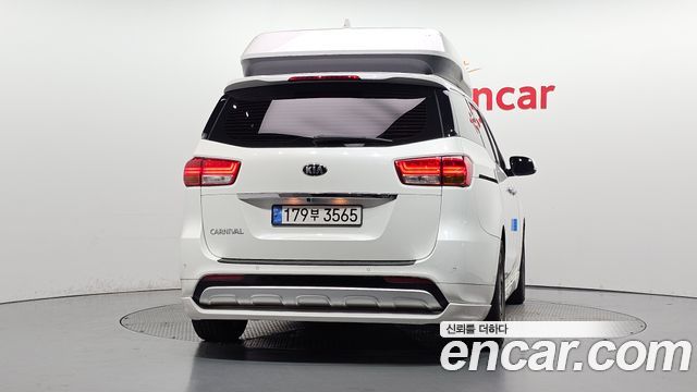 Kia Canival 2018 — photo 4