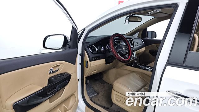 Kia Canival 2018 — photo 10