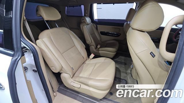 Kia Canival 2018 — photo 11