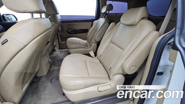 Kia Canival 2018 — photo 12