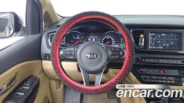 Kia Canival 2018 — photo 13