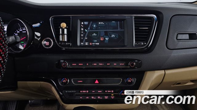 Kia Canival 2018 — photo 14