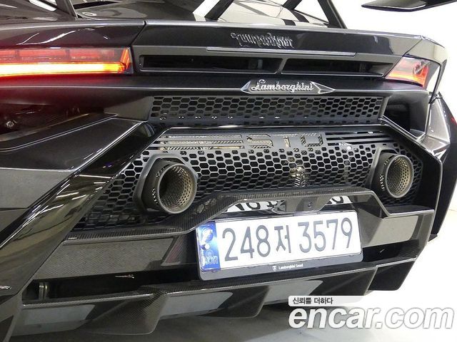 Lamborghini Huracan 2022 — photo 19