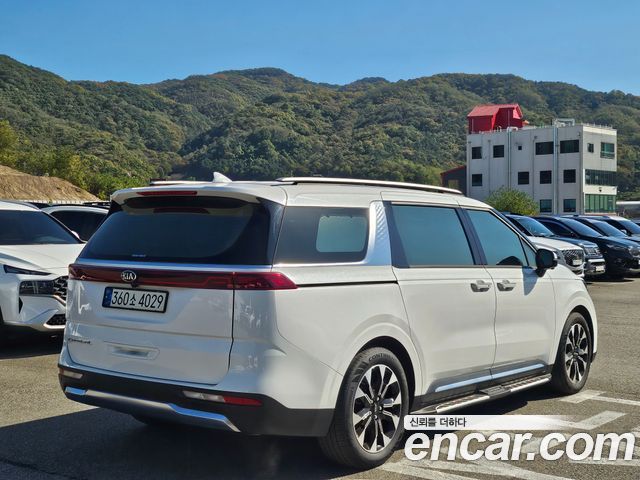 Kia Canival 2021 — photo 4