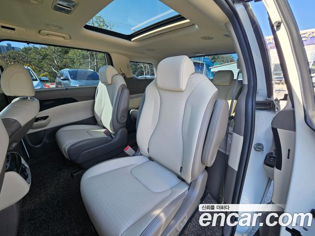 Kia Canival 2021 — photo 9
