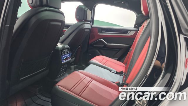 Porsche Cayenne 2024 — photo 29