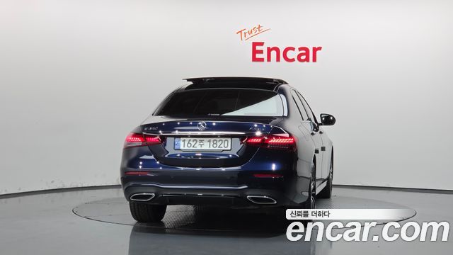 Mercedes-Benz E-Class 2023 — photo 4