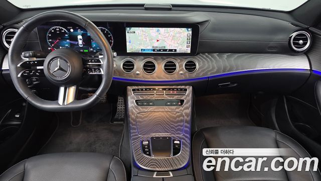 Mercedes-Benz E-Class 2023 — photo 10