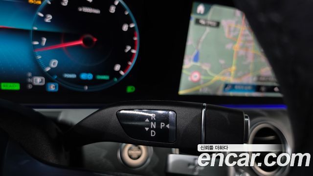 Mercedes-Benz E-Class 2023 — photo 12