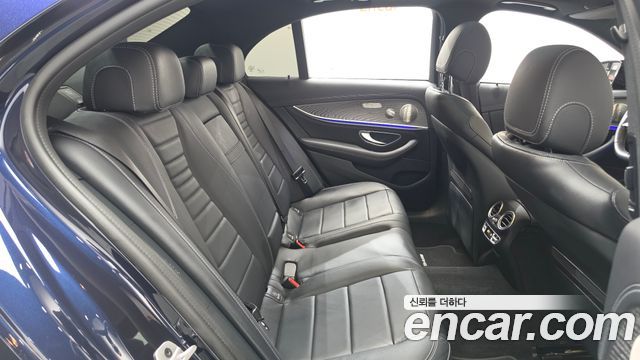 Mercedes-Benz E-Class 2023 — photo 17