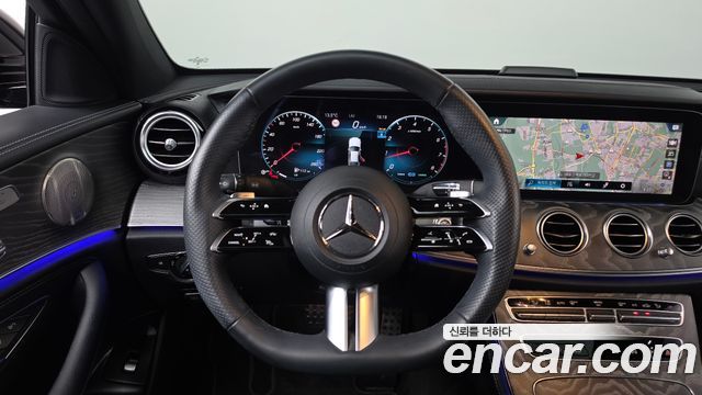 Mercedes-Benz E-Class 2023 — photo 19