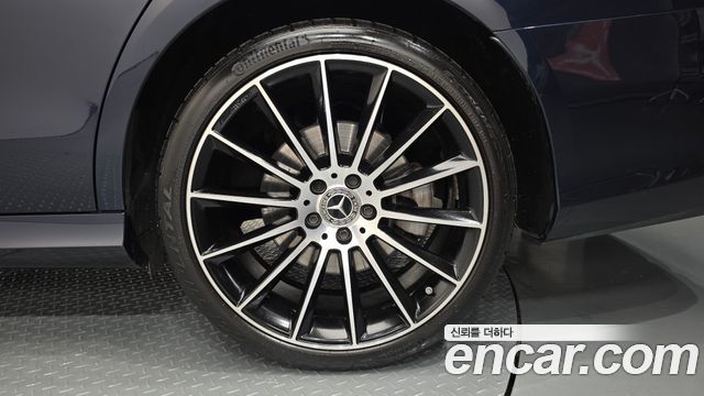 Mercedes-Benz E-Class 2023 — photo 7