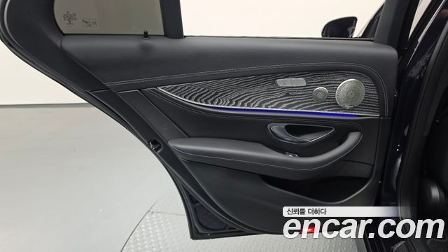 Mercedes-Benz E-Class 2023 — photo 15