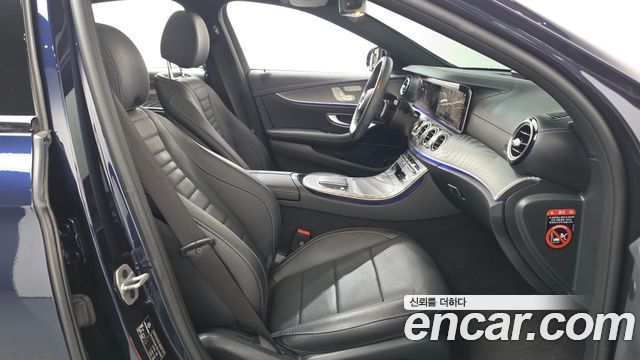 Mercedes-Benz E-Class 2023 — photo 16