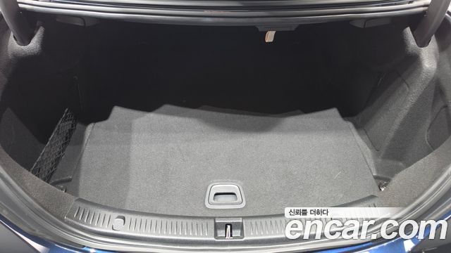 Mercedes-Benz E-Class 2023 — photo 27
