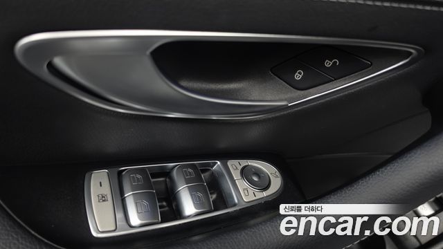 Mercedes-Benz E-Class 2023 — photo 30