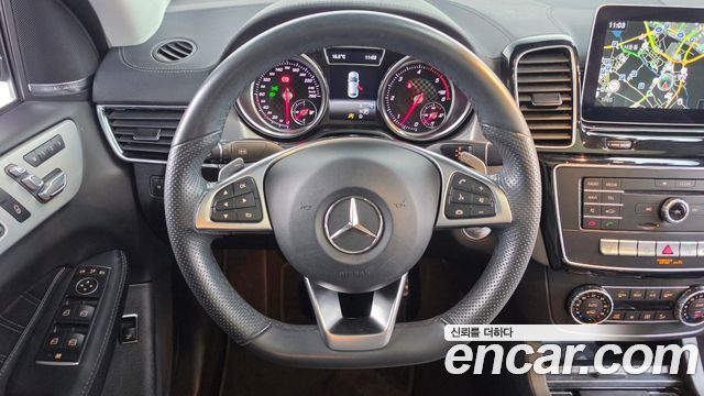 Mercedes-Benz GLE-Class 2018 — photo 19