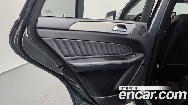 Mercedes-Benz GLE-Class 2018 — photo 15