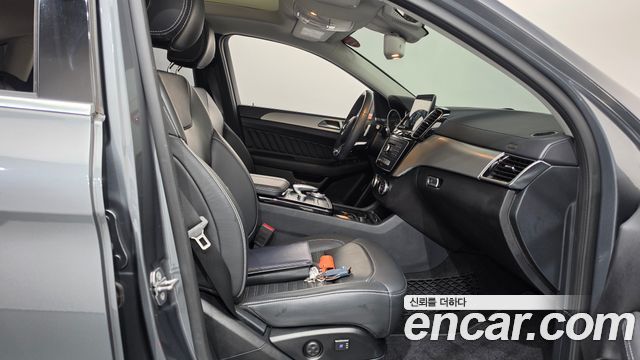 Mercedes-Benz GLE-Class 2018 — photo 16