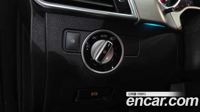 Mercedes-Benz GLE-Class 2018 — photo 30