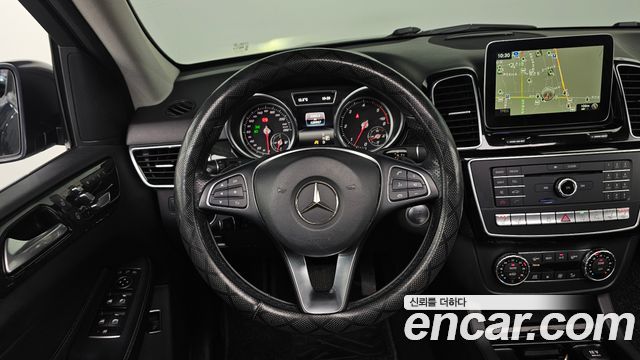 Mercedes-Benz GLE-Class 2016 — photo 13