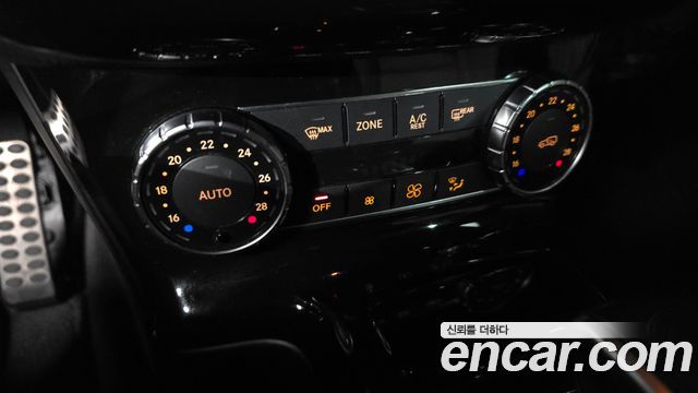 Mercedes-Benz G-Class 2017 — photo 24
