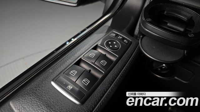 Mercedes-Benz G-Class 2017 — photo 32