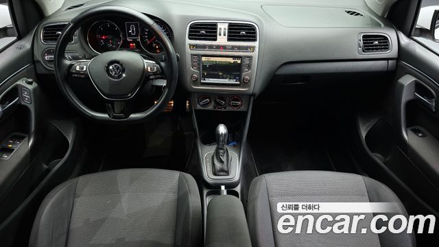 Volkswagen Polo 2015 — photo 7