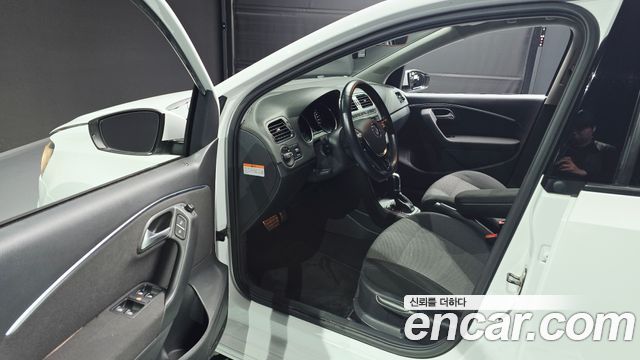 Volkswagen Polo 2015 — photo 10