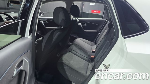 Volkswagen Polo 2015 — photo 11