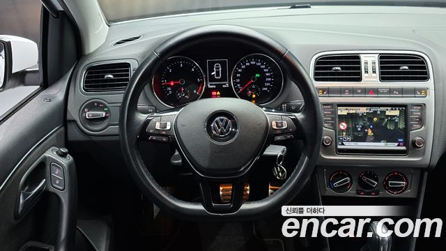 Volkswagen Polo 2015 — photo 13