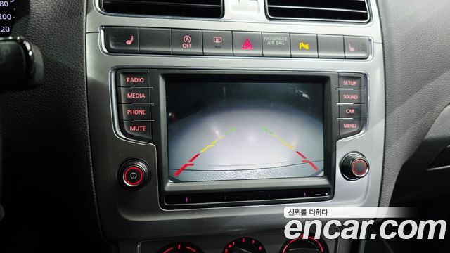 Volkswagen Polo 2015 — photo 16