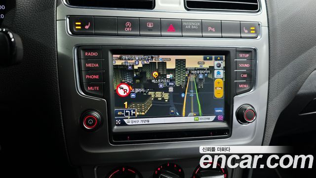 Volkswagen Polo 2015 — photo 18