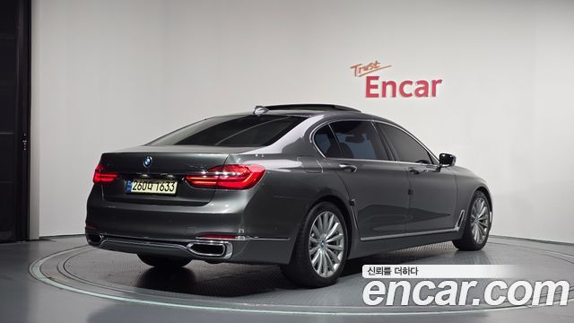 BMW 7-Series 2016 — photo 2