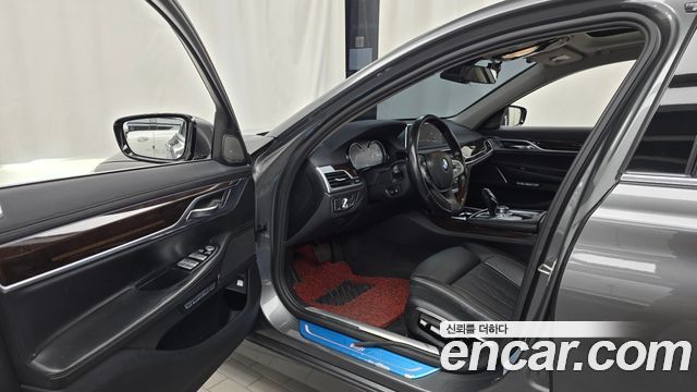 BMW 7-Series 2016 — photo 10