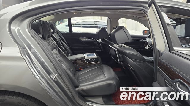 BMW 7-Series 2016 — photo 12