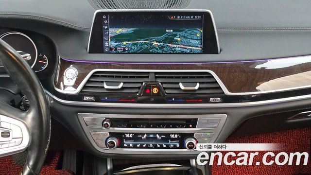 BMW 7-Series 2016 — photo 14