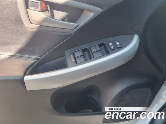 Toyota Prius 2013 — photo 19