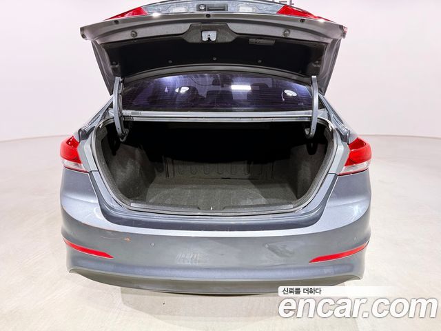 Hyundai AVANTE 2018 — photo 19