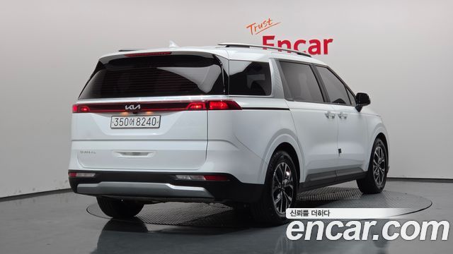 Kia Canival 2023 — photo 2