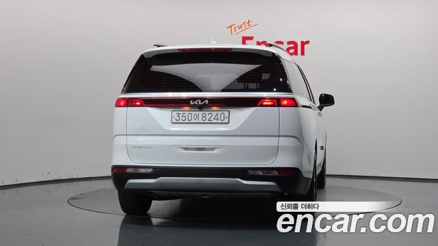 Kia Canival 2023 — photo 4