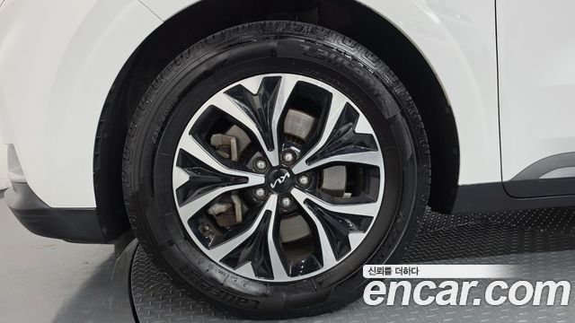 Kia Canival 2023 — photo 5