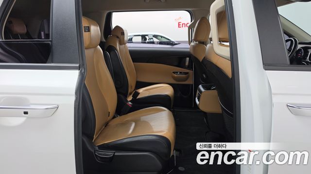 Kia Canival 2023 — photo 17