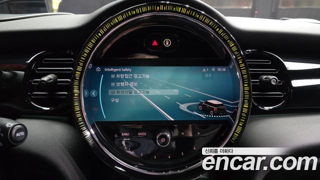 Mini Cooper 2022 — photo 35