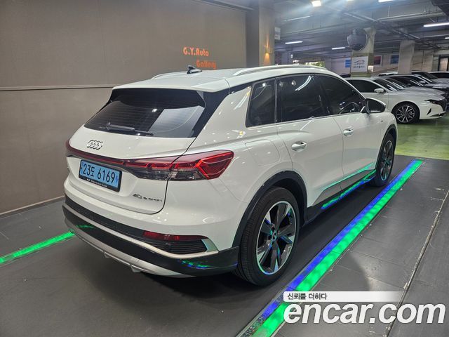Audi Q4 e-tron 2022 — photo 2