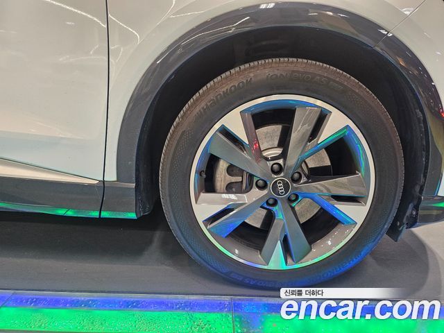 Audi Q4 e-tron 2022 — photo 5