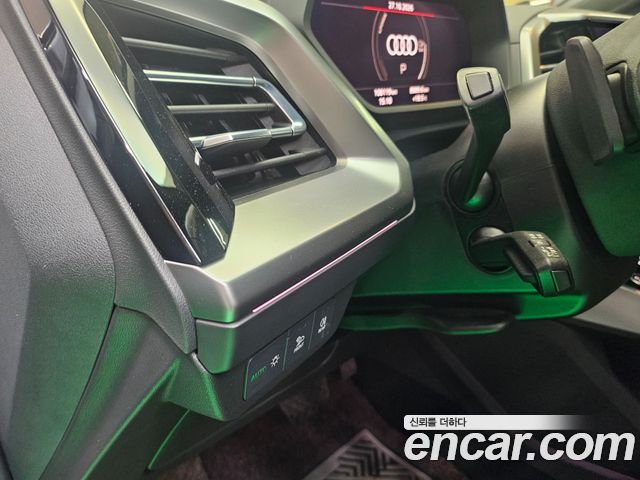 Audi Q4 e-tron 2022 — photo 12