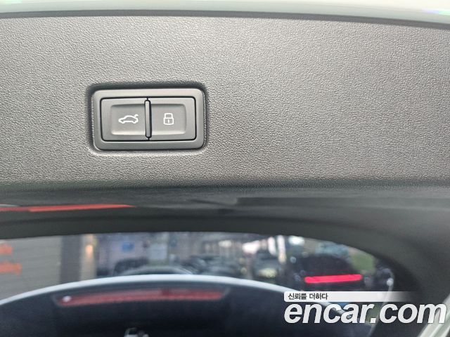 Audi Q4 e-tron 2022 — photo 19