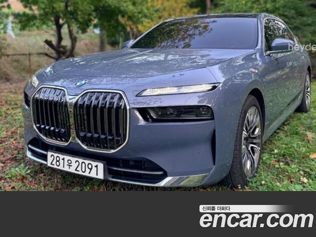 BMW 7-Series 2023 — photo 1